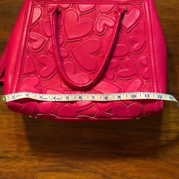 Betsey Johnson Fuchsia Pink Hearts Satchel - Picture 5 of 7